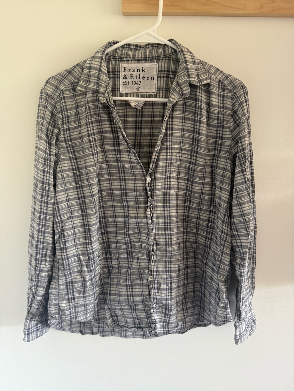 Frank & Eileen Gray and White Plaid Casual Button-Down Shirt Small